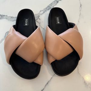 ROAM Foldy Puffy sandals